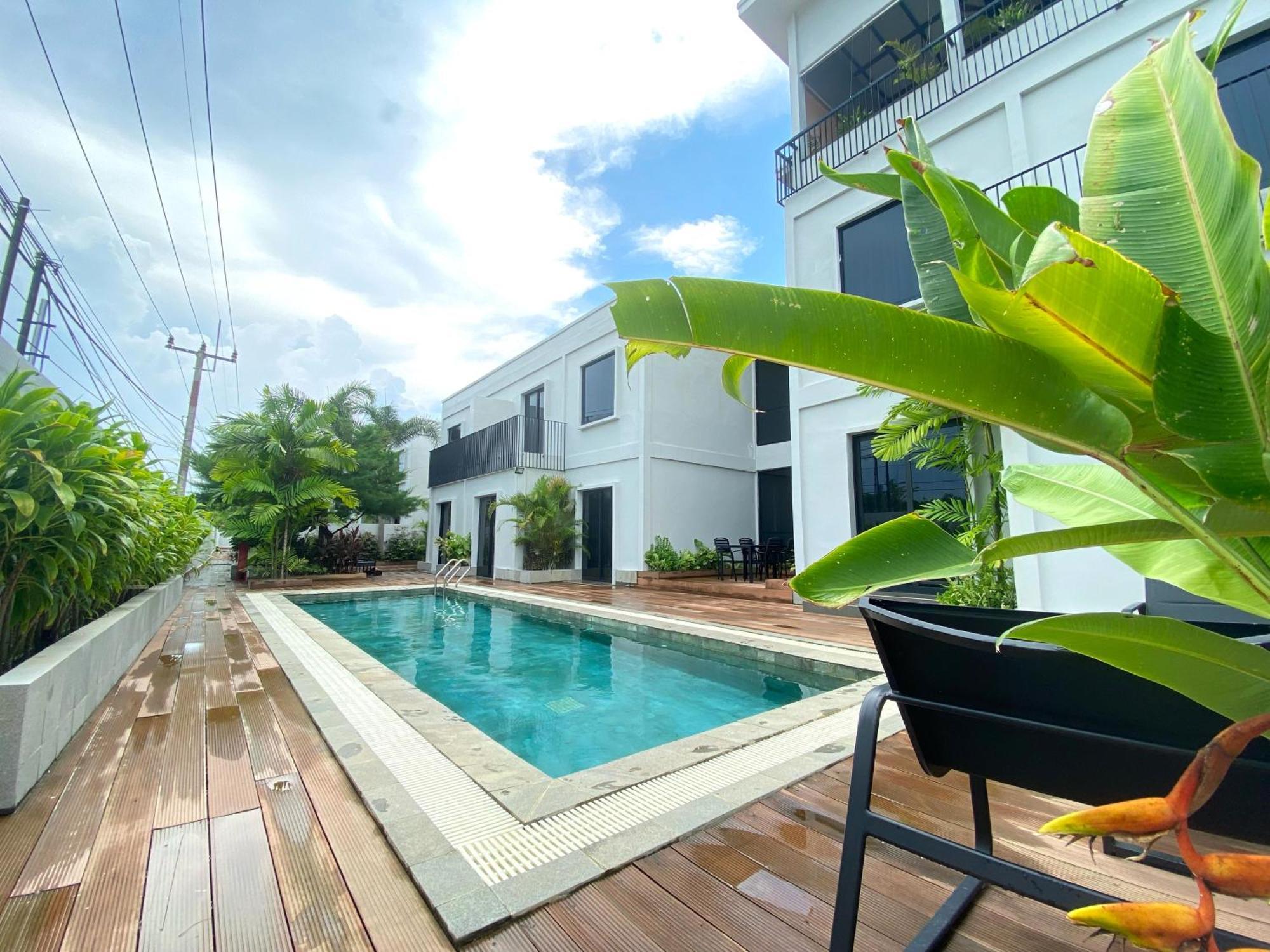 Onyx Hotel & Villa Tanjunguban Exteriör bild